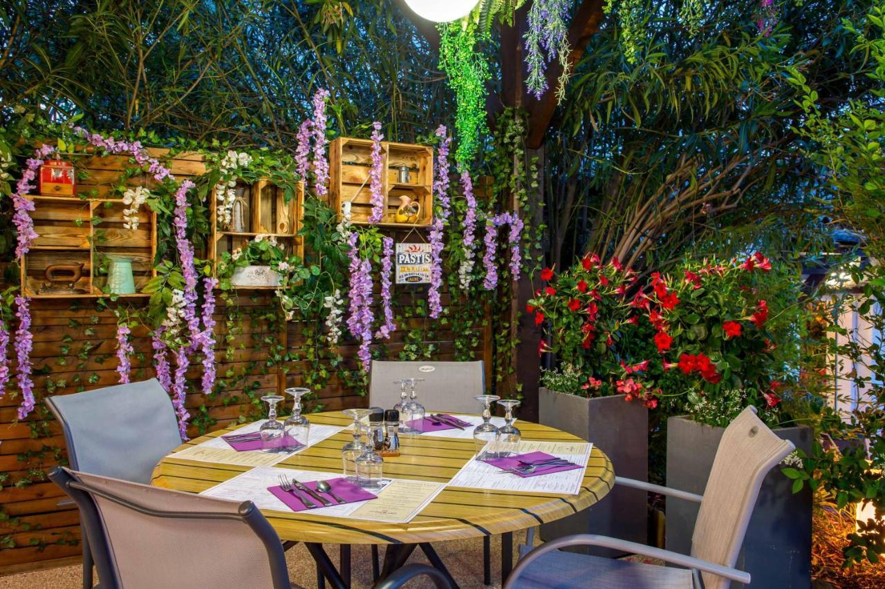 Les Pins Blancs En Provence Hotel Льо Муи Екстериор снимка